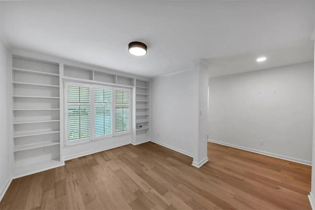 39 Ivy Gates Ne Unit 9, Atlanta, Georgia 30342, 2 Bedrooms Bedrooms, ,2 BathroomsBathrooms,Residential,For Sale,39 Ivy Gates Ne Unit 9,7629336