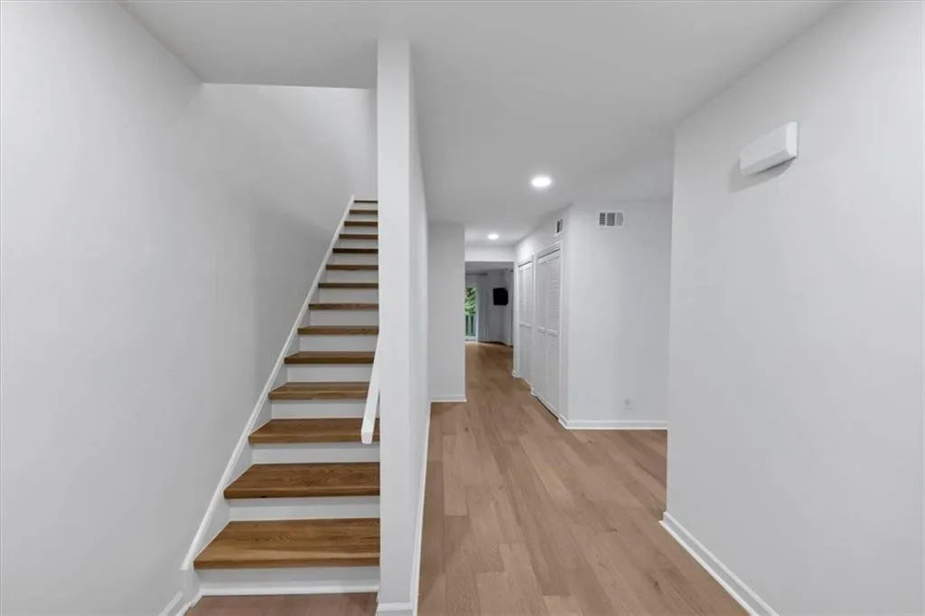 39 Ivy Gates Ne Unit 9, Atlanta, Georgia 30342, 2 Bedrooms Bedrooms, ,2 BathroomsBathrooms,Residential,For Sale,39 Ivy Gates Ne Unit 9,7629336