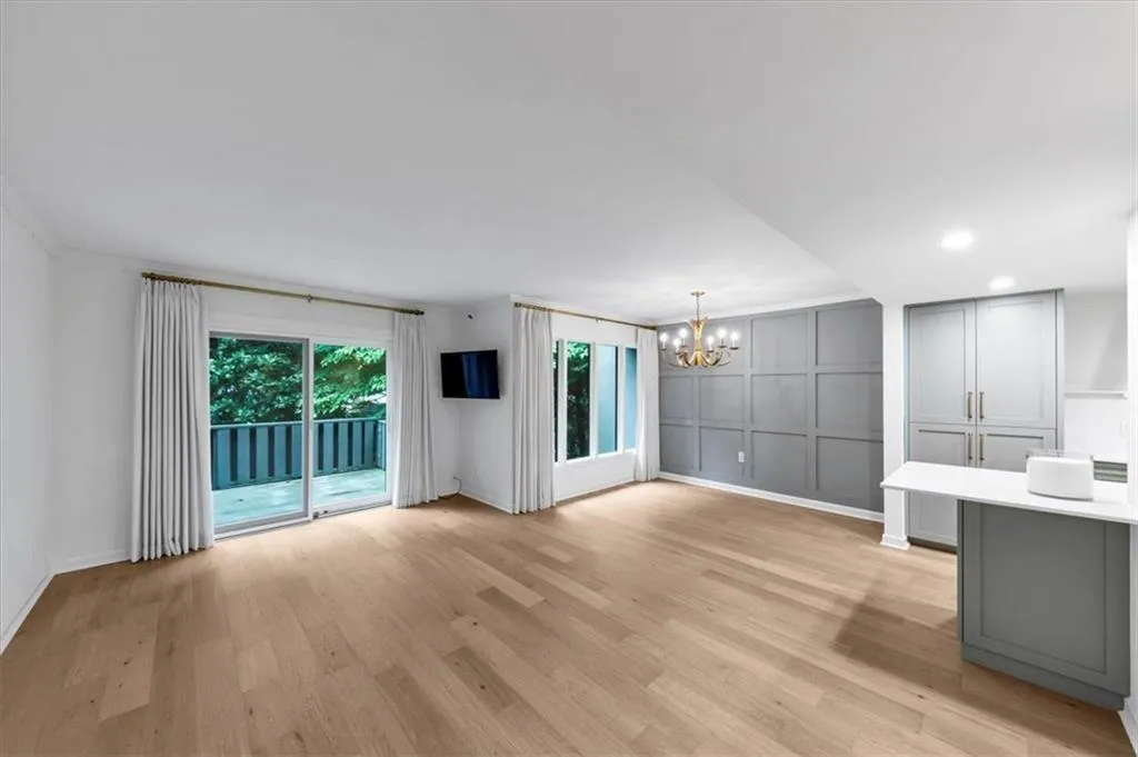 39 Ivy Gates Ne Unit 9, Atlanta, Georgia 30342, 2 Bedrooms Bedrooms, ,2 BathroomsBathrooms,Residential,For Sale,39 Ivy Gates Ne Unit 9,7629336