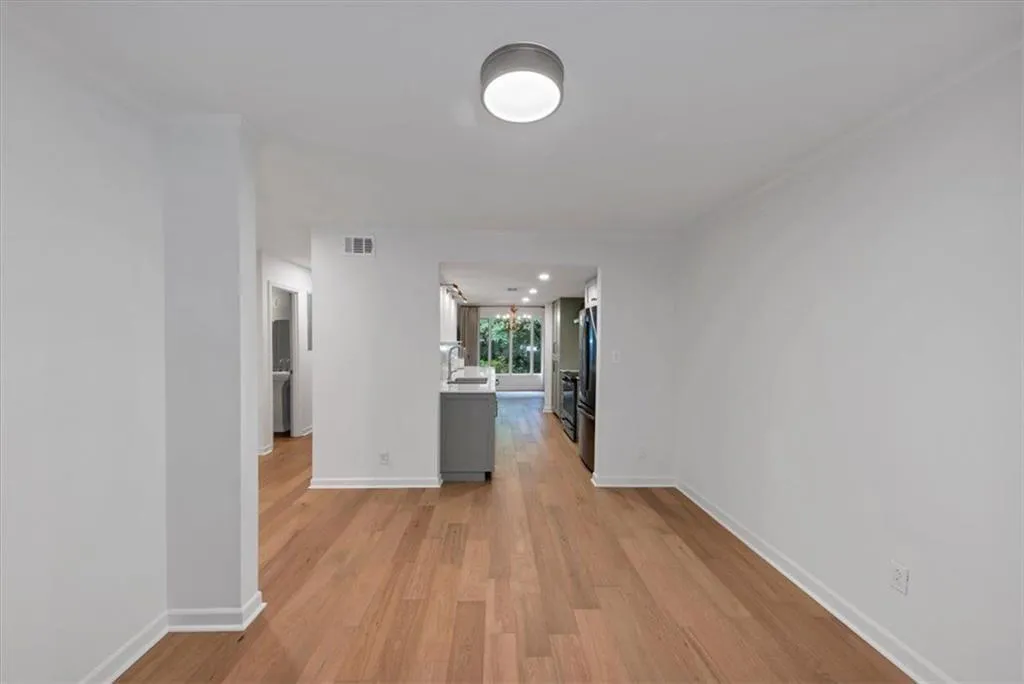 39 Ivy Gates Ne Unit 9, Atlanta, Georgia 30342, 2 Bedrooms Bedrooms, ,2 BathroomsBathrooms,Residential,For Sale,39 Ivy Gates Ne Unit 9,7629336