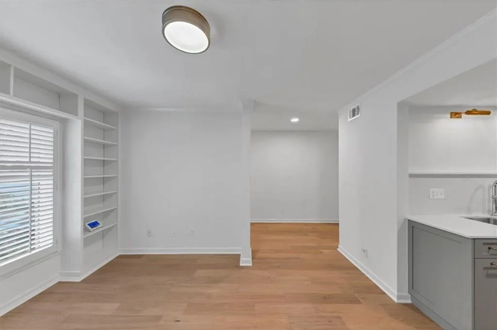 39 Ivy Gates Ne Unit 9, Atlanta, Georgia 30342, 2 Bedrooms Bedrooms, ,2 BathroomsBathrooms,Residential,For Sale,39 Ivy Gates Ne Unit 9,7629336