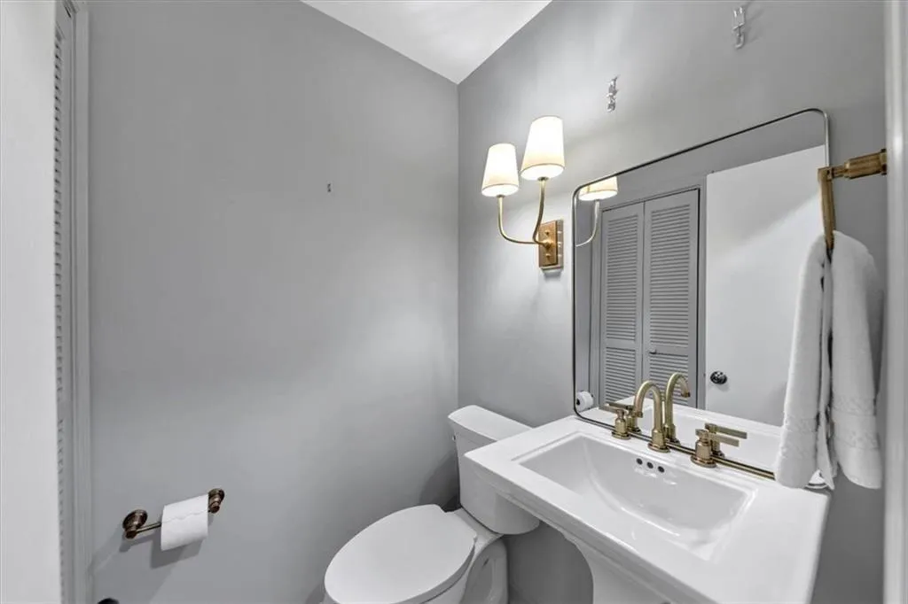 39 Ivy Gates Ne Unit 9, Atlanta, Georgia 30342, 2 Bedrooms Bedrooms, ,2 BathroomsBathrooms,Residential,For Sale,39 Ivy Gates Ne Unit 9,7629336