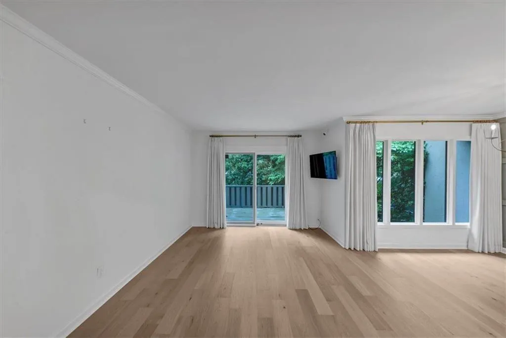 39 Ivy Gates Ne Unit 9, Atlanta, Georgia 30342, 2 Bedrooms Bedrooms, ,2 BathroomsBathrooms,Residential,For Sale,39 Ivy Gates Ne Unit 9,7629336