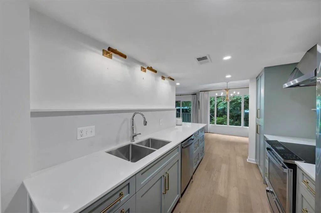 39 Ivy Gates Ne Unit 9, Atlanta, Georgia 30342, 2 Bedrooms Bedrooms, ,2 BathroomsBathrooms,Residential,For Sale,39 Ivy Gates Ne Unit 9,7629336
