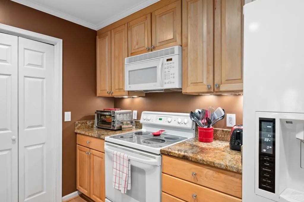 500 Bainbridge Drive, Sandy Springs, Georgia 30327, 2 Bedrooms Bedrooms, ,2 BathroomsBathrooms,Residential,For Sale,500 Bainbridge Drive,7635118