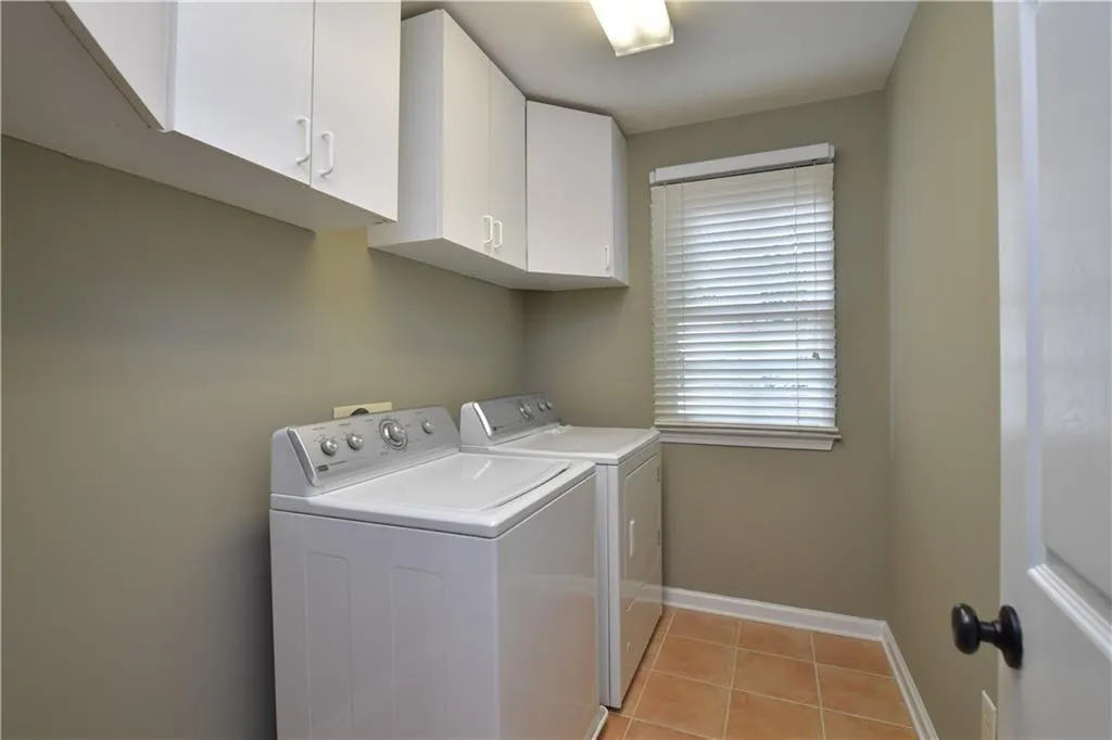 905 Lancaster Way, Atlanta, Georgia 30328, 3 Bedrooms Bedrooms, ,2 BathroomsBathrooms,Residential,For Sale,905 Lancaster Way,7640539