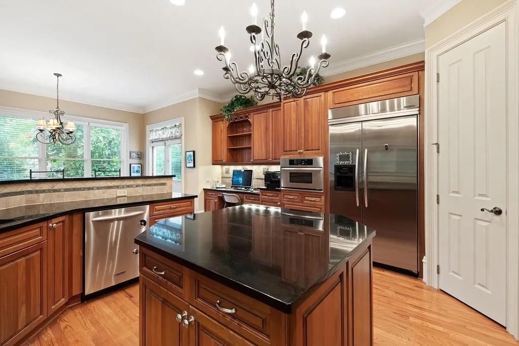 765 Glengate Place, Sandy Springs, Georgia 30328, 5 Bedrooms Bedrooms, ,5 BathroomsBathrooms,Residential,Sold,765 Glengate Place,6592827