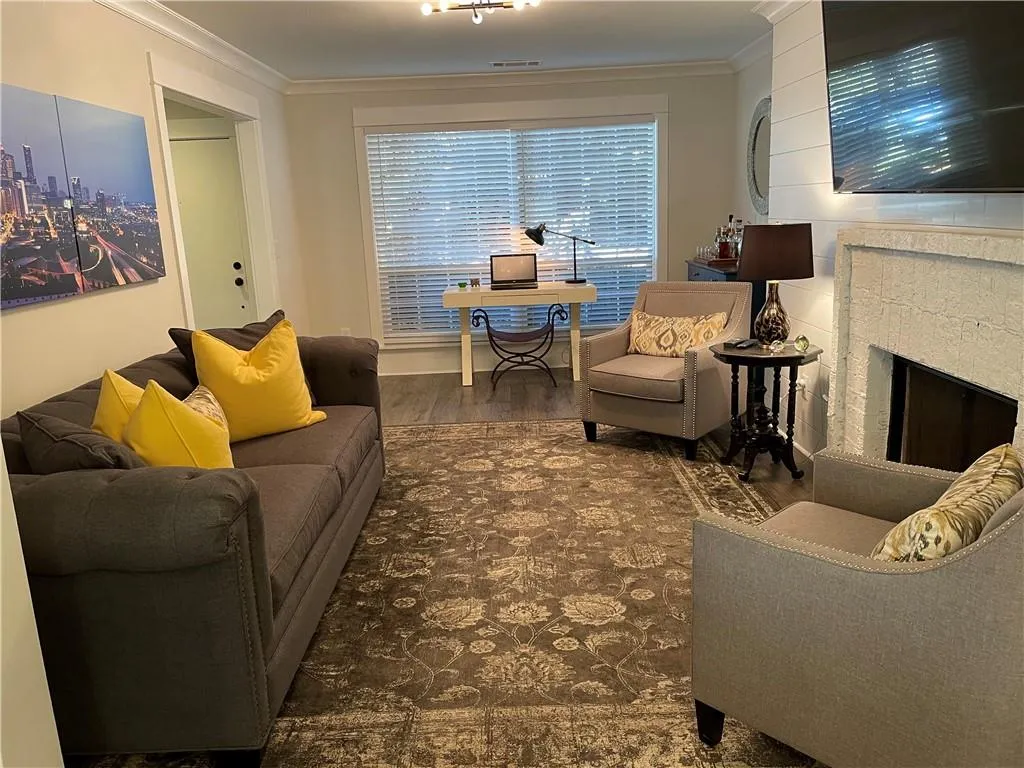 5400 Roswell Road Unit E 2, Sandy Springs, Georgia 30342, 2 Bedrooms Bedrooms, ,2 BathroomsBathrooms,Residential,Sold,5400 Roswell Road Unit E 2,6970163