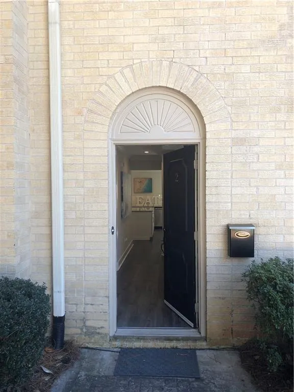 5400 Roswell Road Unit E 2, Sandy Springs, Georgia 30342, 2 Bedrooms Bedrooms, ,2 BathroomsBathrooms,Residential,Sold,5400 Roswell Road Unit E 2,6970163