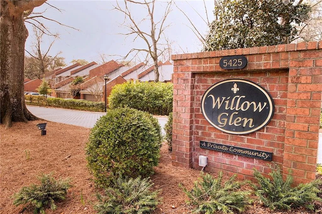 2 Willow Glen Unit 2, Sandy Springs, Georgia 30342, 3 Bedrooms Bedrooms, ,3 BathroomsBathrooms,Residential,Sold,2 Willow Glen Unit 2,5815760