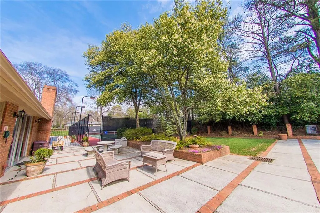 2 Willow Glen Unit 2, Sandy Springs, Georgia 30342, 3 Bedrooms Bedrooms, ,3 BathroomsBathrooms,Residential,Sold,2 Willow Glen Unit 2,5815760