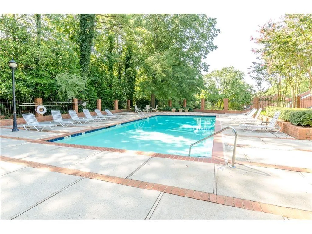 2 Willow Glen Unit 2, Sandy Springs, Georgia 30342, 3 Bedrooms Bedrooms, ,3 BathroomsBathrooms,Residential,Sold,2 Willow Glen Unit 2,5815760