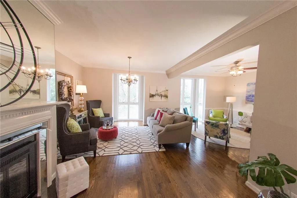 2 Willow Glen Unit 2, Sandy Springs, Georgia 30342, 3 Bedrooms Bedrooms, ,3 BathroomsBathrooms,Residential,Sold,2 Willow Glen Unit 2,5815760