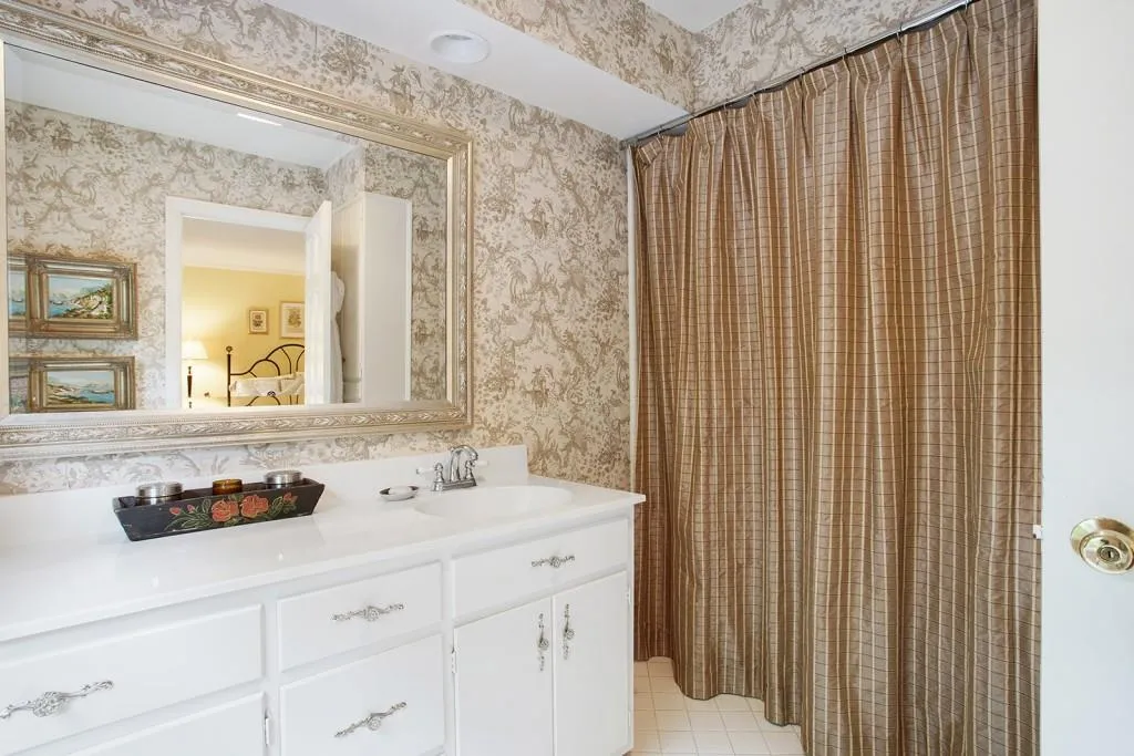 5240 Kenbrook Way, Atlanta, Georgia 30327, 4 Bedrooms Bedrooms, ,3 BathroomsBathrooms,Residential,Sold,5240 Kenbrook Way,5720365