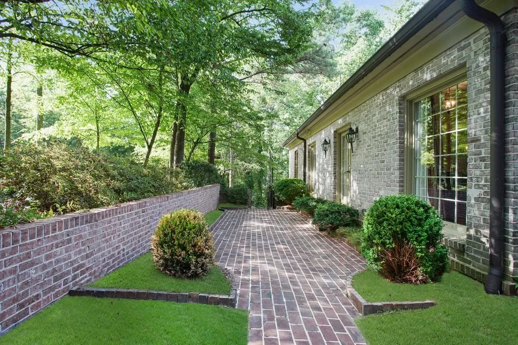 5240 Kenbrook Way, Atlanta, Georgia 30327, 4 Bedrooms Bedrooms, ,3 BathroomsBathrooms,Residential,Sold,5240 Kenbrook Way,5720365