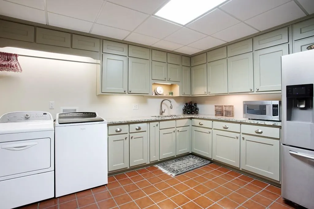 5240 Kenbrook Way, Atlanta, Georgia 30327, 4 Bedrooms Bedrooms, ,3 BathroomsBathrooms,Residential,Sold,5240 Kenbrook Way,5720365