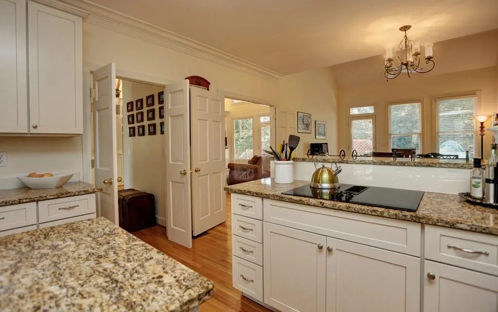 200 Sheridan Point Lane, Sandy Springs, Georgia 30342, 6 Bedrooms Bedrooms, ,4 BathroomsBathrooms,Residential,Sold,200 Sheridan Point Lane,5593707