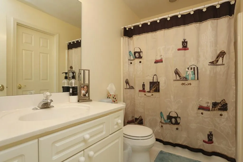 200 Sheridan Point Lane, Sandy Springs, Georgia 30342, 6 Bedrooms Bedrooms, ,4 BathroomsBathrooms,Residential,Sold,200 Sheridan Point Lane,5593707