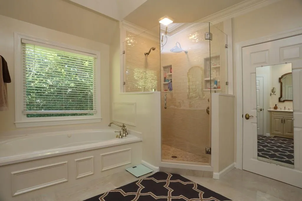 200 Sheridan Point Lane, Sandy Springs, Georgia 30342, 6 Bedrooms Bedrooms, ,4 BathroomsBathrooms,Residential,Sold,200 Sheridan Point Lane,5593707