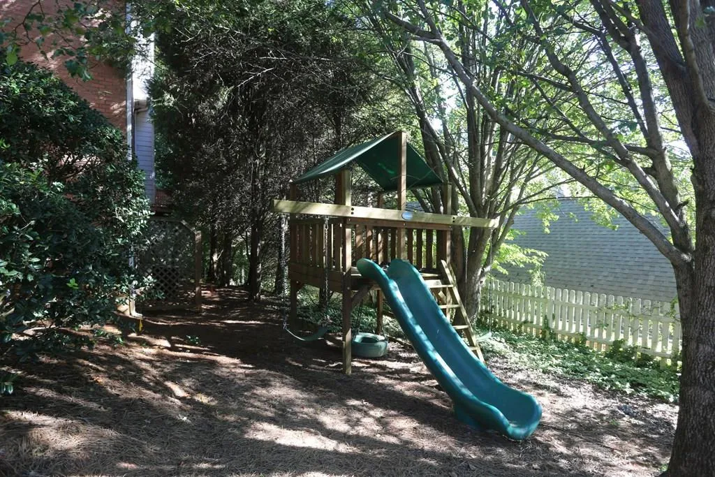 200 Sheridan Point Lane, Sandy Springs, Georgia 30342, 6 Bedrooms Bedrooms, ,4 BathroomsBathrooms,Residential,Sold,200 Sheridan Point Lane,5593707