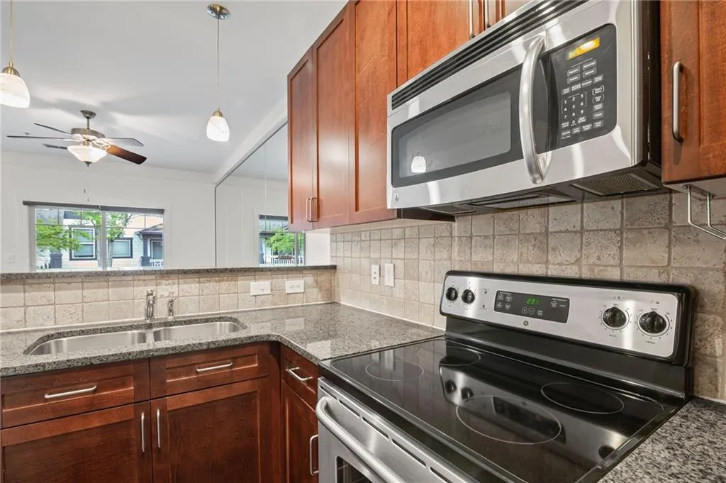 221 Semel Drive Nw Unit 273, Atlanta, Georgia 30309, 1 Bedroom Bedrooms, ,1 BathroomBathrooms,Residential,For Sale,221 Semel Drive Nw Unit 273,7573682