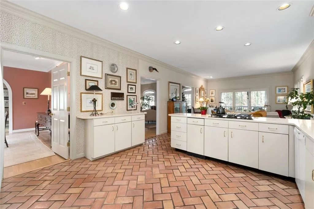 28 Ridgemere Trace, Atlanta, Georgia 30328, 4 Bedrooms Bedrooms, ,4 BathroomsBathrooms,Residential,Sold,28 Ridgemere Trace,7502298