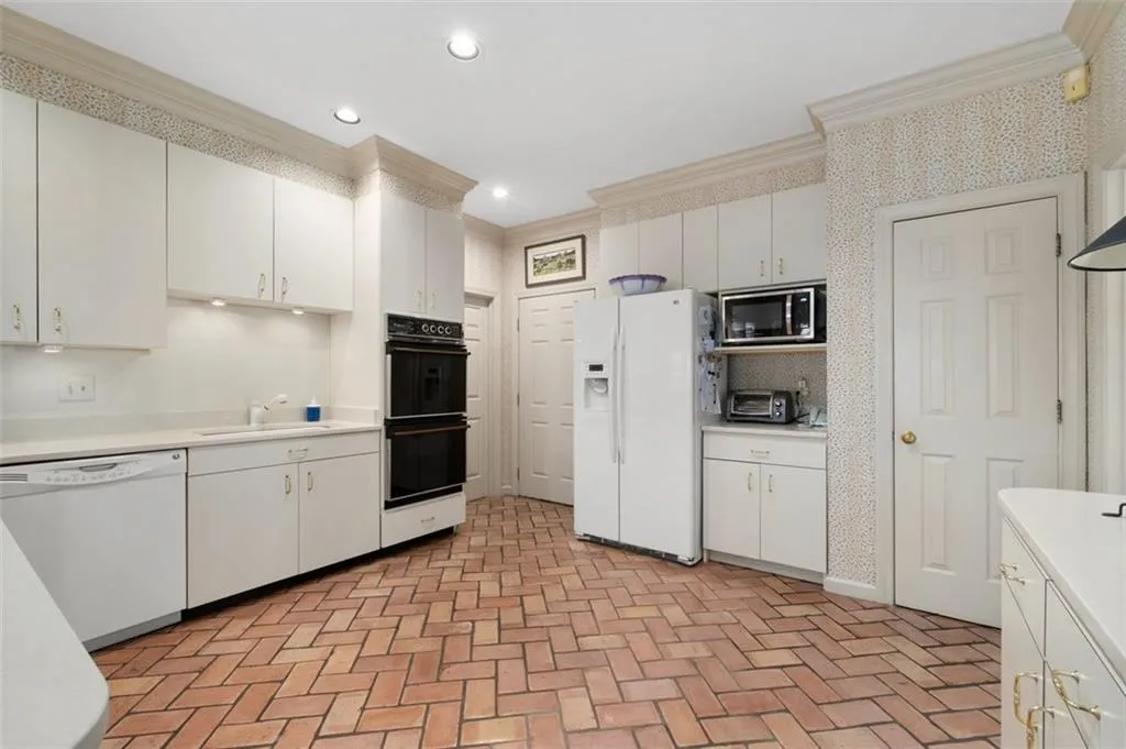 28 Ridgemere Trace, Atlanta, Georgia 30328, 4 Bedrooms Bedrooms, ,4 BathroomsBathrooms,Residential,Sold,28 Ridgemere Trace,7502298