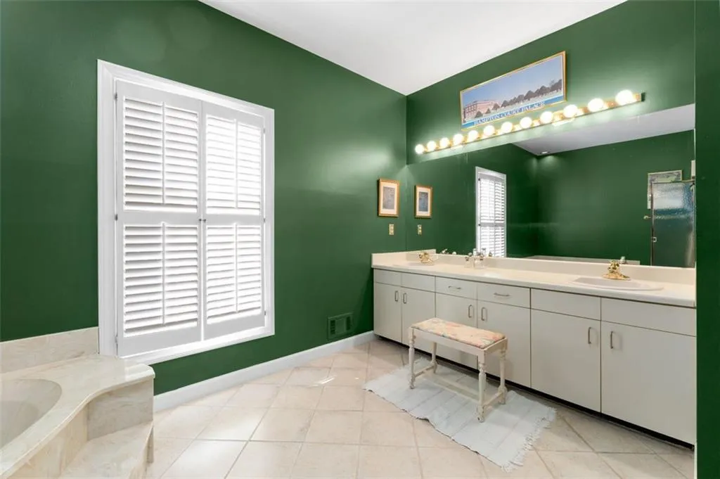 28 Ridgemere Trace, Atlanta, Georgia 30328, 4 Bedrooms Bedrooms, ,4 BathroomsBathrooms,Residential,Sold,28 Ridgemere Trace,7502298