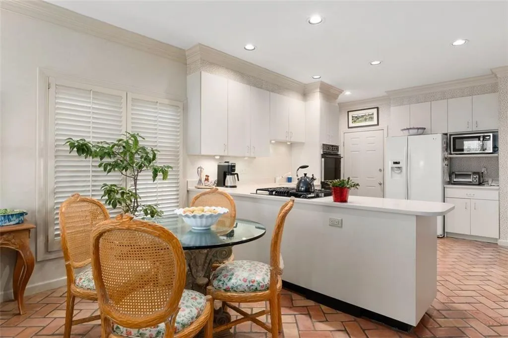 28 Ridgemere Trace, Atlanta, Georgia 30328, 4 Bedrooms Bedrooms, ,4 BathroomsBathrooms,Residential,Sold,28 Ridgemere Trace,7502298