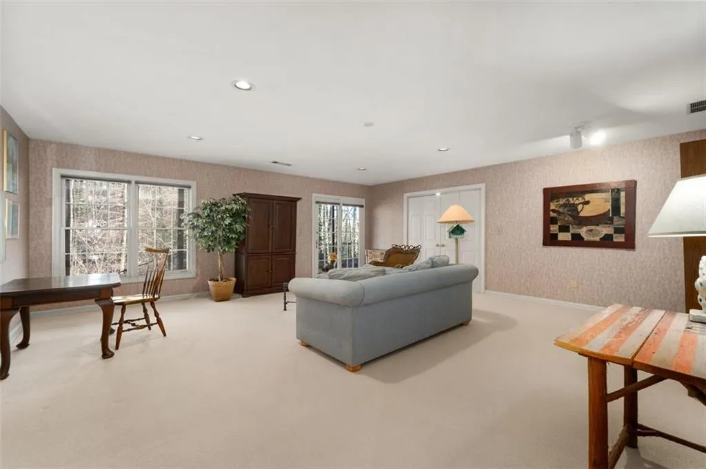 28 Ridgemere Trace, Atlanta, Georgia 30328, 4 Bedrooms Bedrooms, ,4 BathroomsBathrooms,Residential,Sold,28 Ridgemere Trace,7502298