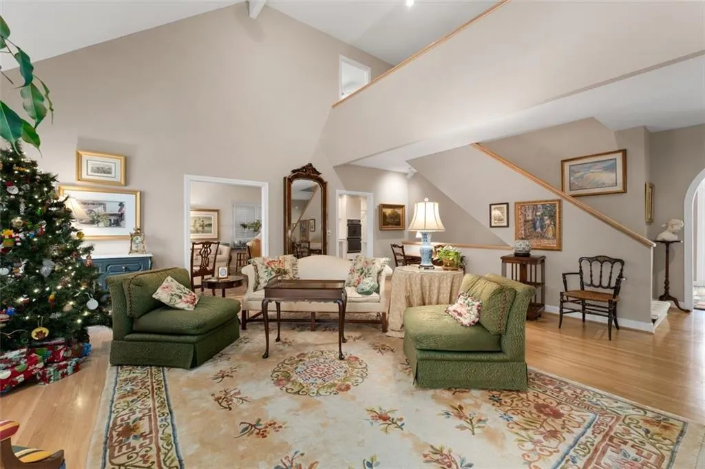 28 Ridgemere Trace, Atlanta, Georgia 30328, 4 Bedrooms Bedrooms, ,4 BathroomsBathrooms,Residential,Sold,28 Ridgemere Trace,7502298