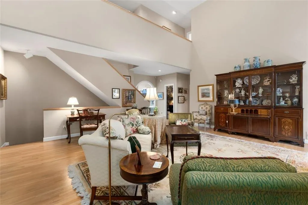 28 Ridgemere Trace, Atlanta, Georgia 30328, 4 Bedrooms Bedrooms, ,4 BathroomsBathrooms,Residential,Sold,28 Ridgemere Trace,7502298