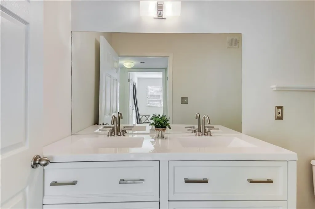 9002 Wingate Way, Sandy Springs, Georgia 30350, 1 Bedroom Bedrooms, ,1 BathroomBathrooms,Residential,Sold,9002 Wingate Way,6974729