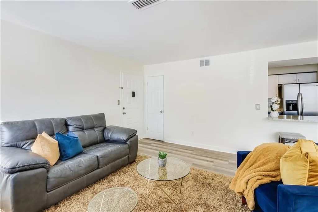 9002 Wingate Way, Sandy Springs, Georgia 30350, 1 Bedroom Bedrooms, ,1 BathroomBathrooms,Residential,Sold,9002 Wingate Way,6974729