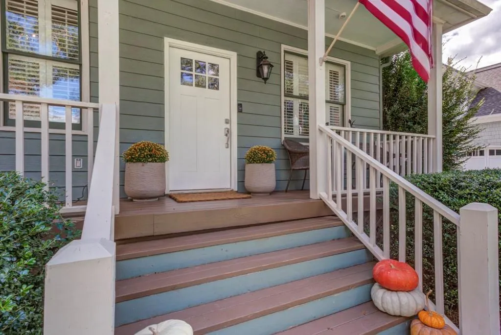 141 Spruell Springs Road, Atlanta, Georgia 30342, 3 Bedrooms Bedrooms, ,2 BathroomsBathrooms,Residential,Sold,141 Spruell Springs Road,6958126
