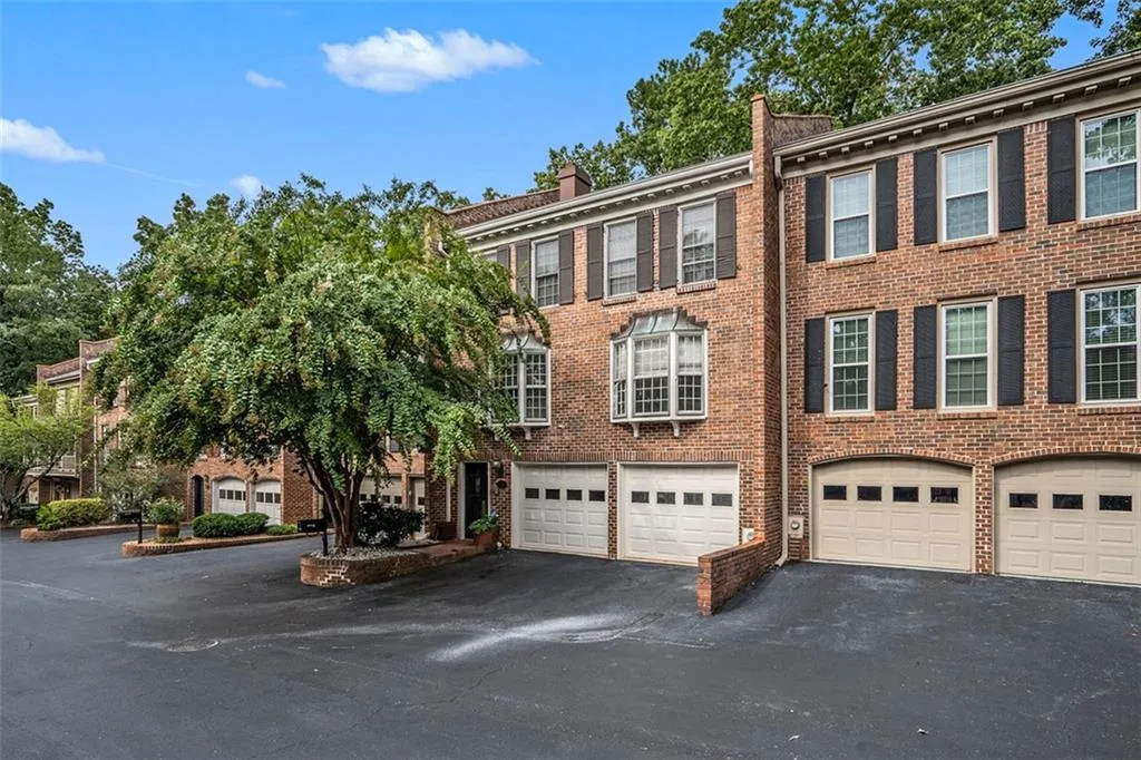 326 The Chace, Atlanta, Georgia 30328, 3 Bedrooms Bedrooms, ,2 BathroomsBathrooms,Residential,Sold,326 The Chace,7452459