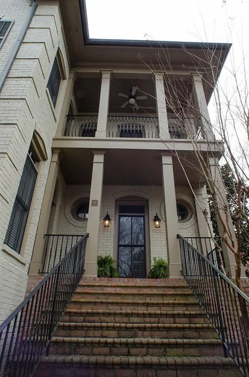 3127 Lenox Road Unit 6, Atlanta, Georgia 30324, 4 Bedrooms Bedrooms, ,3 BathroomsBathrooms,Residential,Sold,3127 Lenox Road Unit 6,5515037