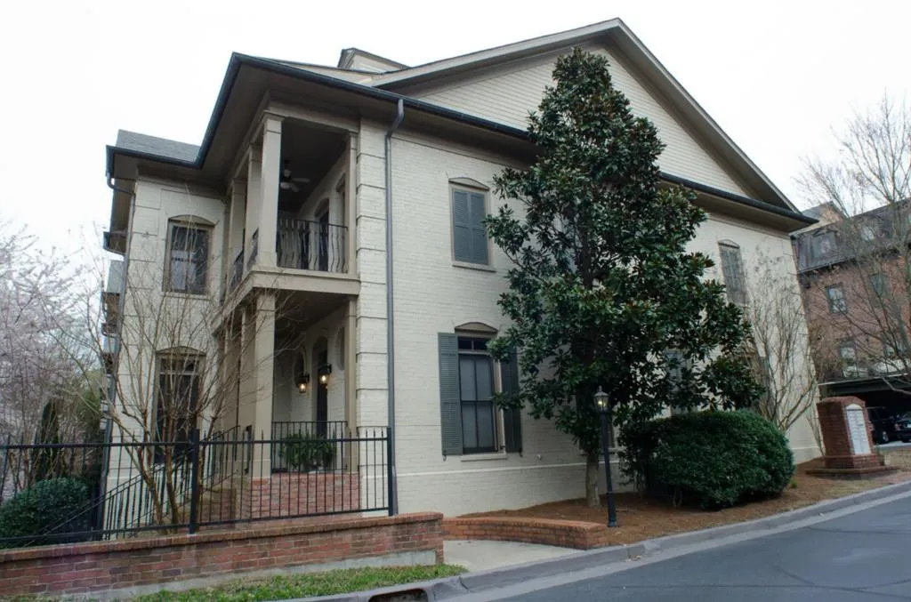3127 Lenox Road Unit 6, Atlanta, Georgia 30324, 4 Bedrooms Bedrooms, ,3 BathroomsBathrooms,Residential,Sold,3127 Lenox Road Unit 6,5515037