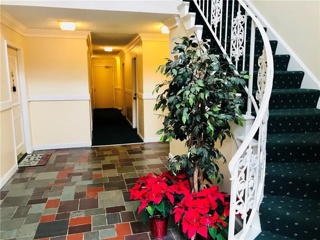 6851 Roswell Road Unit F13, Atlanta, Georgia 30328, 3 Bedrooms Bedrooms, ,2 BathroomsBathrooms,Residential,Sold,6851 Roswell Road Unit F13,5963109