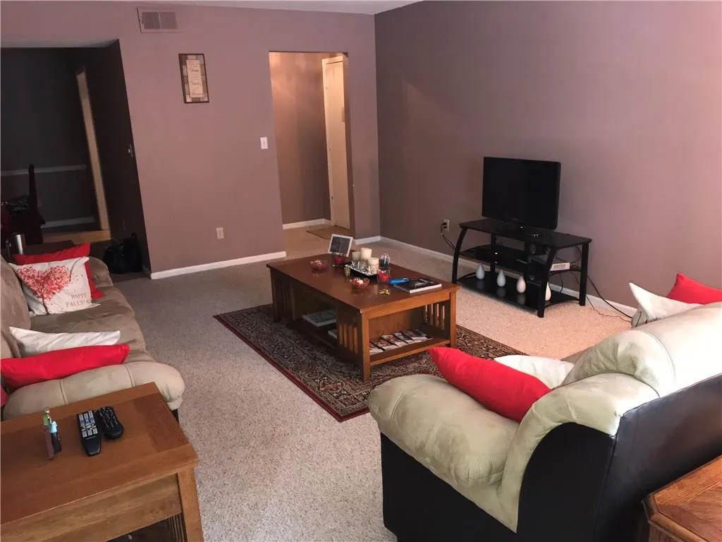 6851 Roswell Road Unit F13, Atlanta, Georgia 30328, 3 Bedrooms Bedrooms, ,2 BathroomsBathrooms,Residential,Sold,6851 Roswell Road Unit F13,5963109