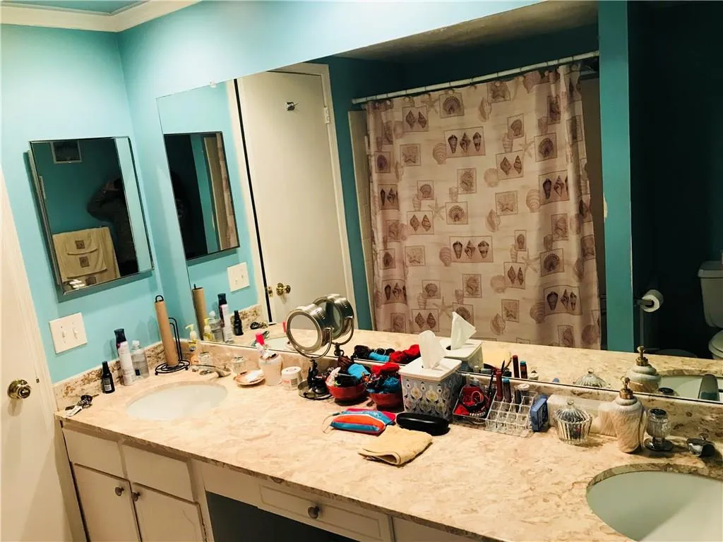 6851 Roswell Road Unit F13, Atlanta, Georgia 30328, 3 Bedrooms Bedrooms, ,2 BathroomsBathrooms,Residential,Sold,6851 Roswell Road Unit F13,5963109