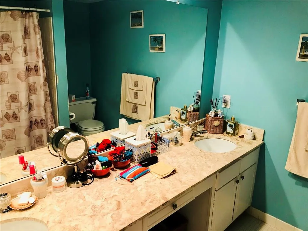 6851 Roswell Road Unit F13, Atlanta, Georgia 30328, 3 Bedrooms Bedrooms, ,2 BathroomsBathrooms,Residential,Sold,6851 Roswell Road Unit F13,5963109