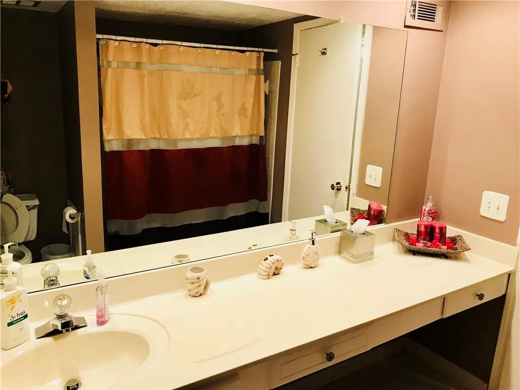 6851 Roswell Road Unit F13, Atlanta, Georgia 30328, 3 Bedrooms Bedrooms, ,2 BathroomsBathrooms,Residential,Sold,6851 Roswell Road Unit F13,5963109