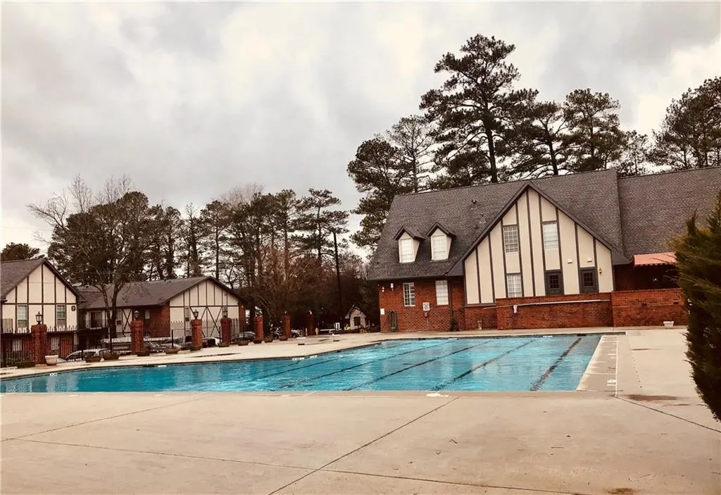 6851 Roswell Road Unit F13, Atlanta, Georgia 30328, 3 Bedrooms Bedrooms, ,2 BathroomsBathrooms,Residential,Sold,6851 Roswell Road Unit F13,5963109