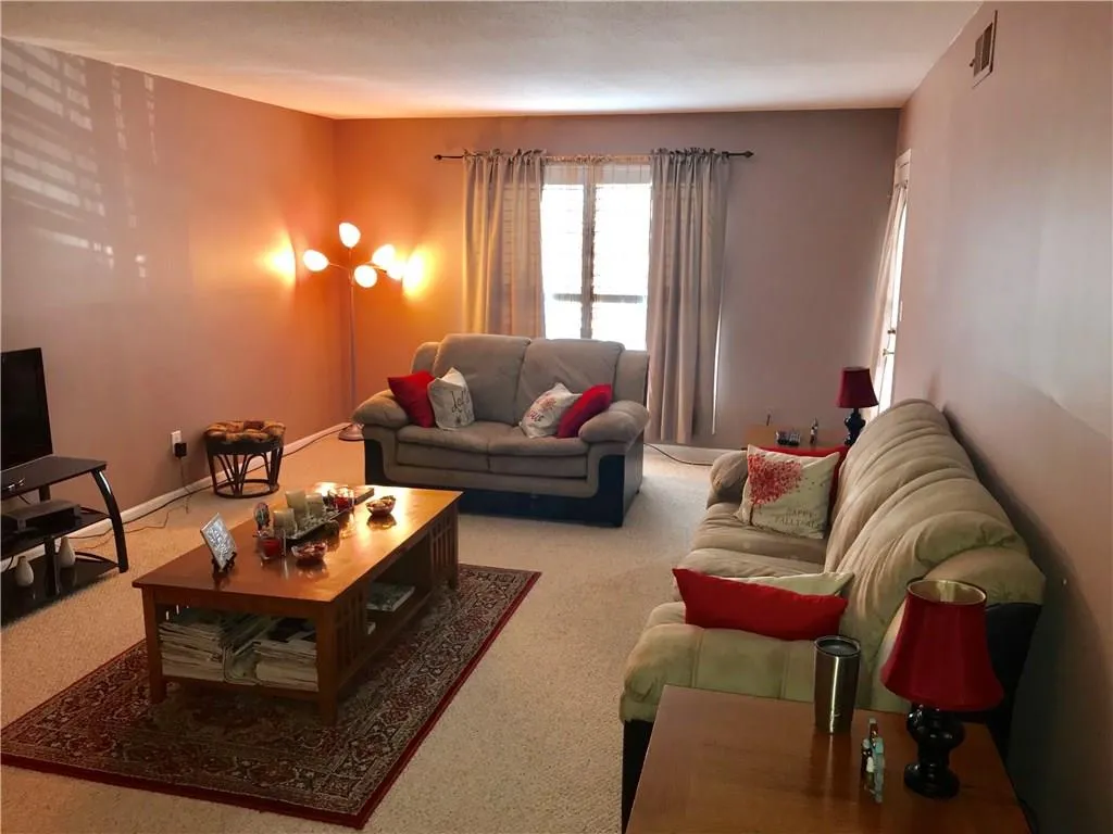 6851 Roswell Road Unit F13, Atlanta, Georgia 30328, 3 Bedrooms Bedrooms, ,2 BathroomsBathrooms,Residential,Sold,6851 Roswell Road Unit F13,5963109