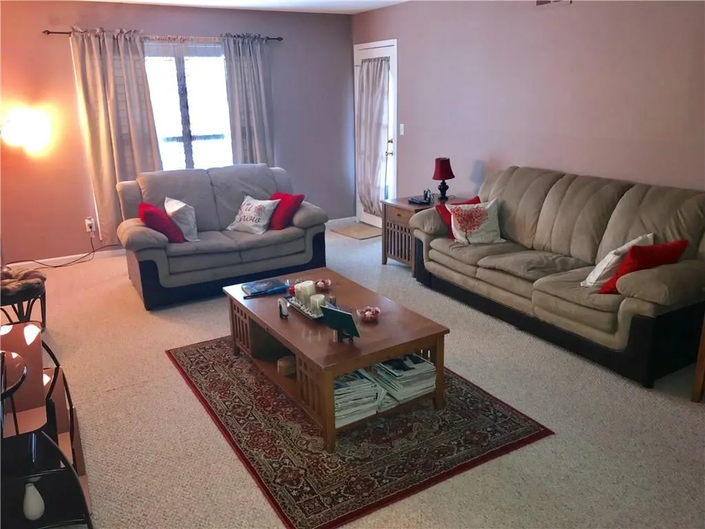 6851 Roswell Road Unit F13, Atlanta, Georgia 30328, 3 Bedrooms Bedrooms, ,2 BathroomsBathrooms,Residential,Sold,6851 Roswell Road Unit F13,5963109