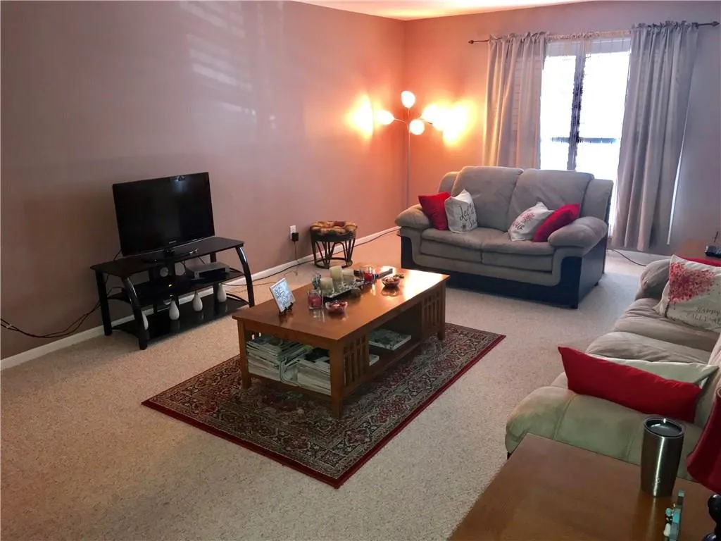 6851 Roswell Road Unit F13, Atlanta, Georgia 30328, 3 Bedrooms Bedrooms, ,2 BathroomsBathrooms,Residential,Sold,6851 Roswell Road Unit F13,5963109