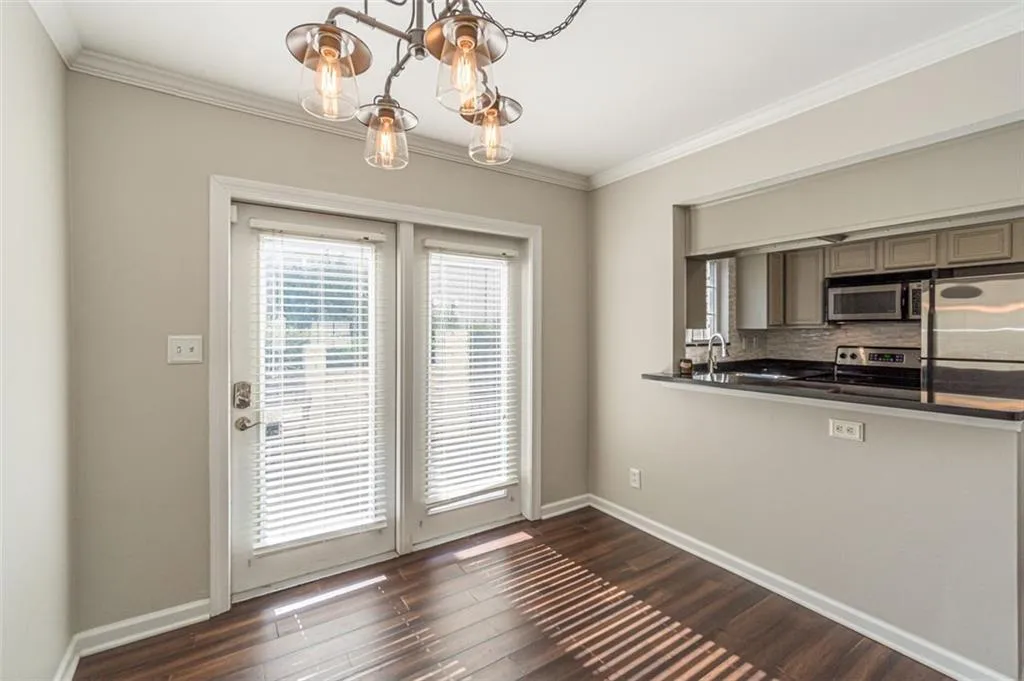 6940 Roswell Road Unit 6a, Sandy Springs, Georgia 30328, 2 Bedrooms Bedrooms, ,1 BathroomBathrooms,Residential,Sold,6940 Roswell Road Unit 6a,7067115