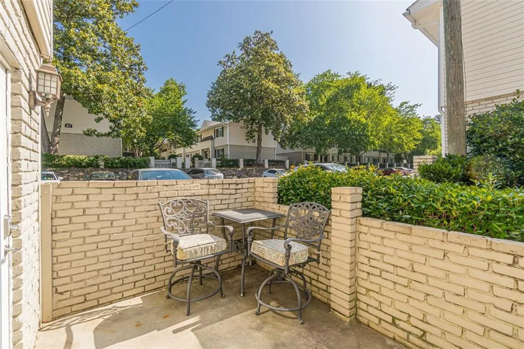 6940 Roswell Road Unit 6a, Sandy Springs, Georgia 30328, 2 Bedrooms Bedrooms, ,1 BathroomBathrooms,Residential,Sold,6940 Roswell Road Unit 6a,7067115