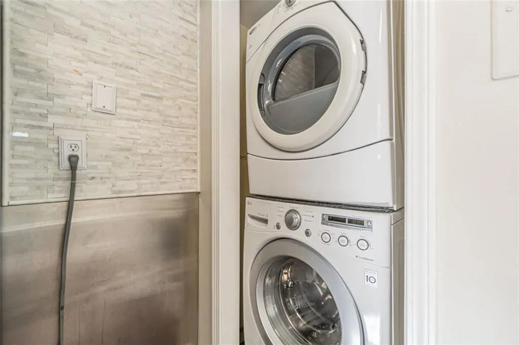 6940 Roswell Road Unit 6a, Sandy Springs, Georgia 30328, 2 Bedrooms Bedrooms, ,1 BathroomBathrooms,Residential,Sold,6940 Roswell Road Unit 6a,7067115